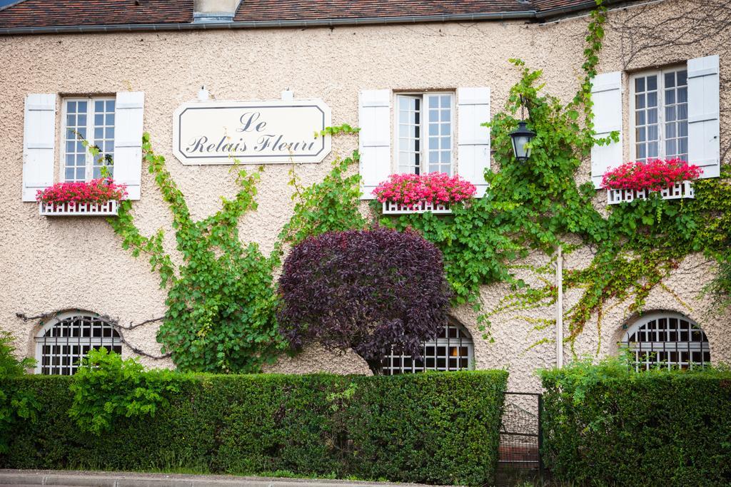 Готель Logis Le Relais Fleuri Sauvigny-le-Bois Екстер'єр фото