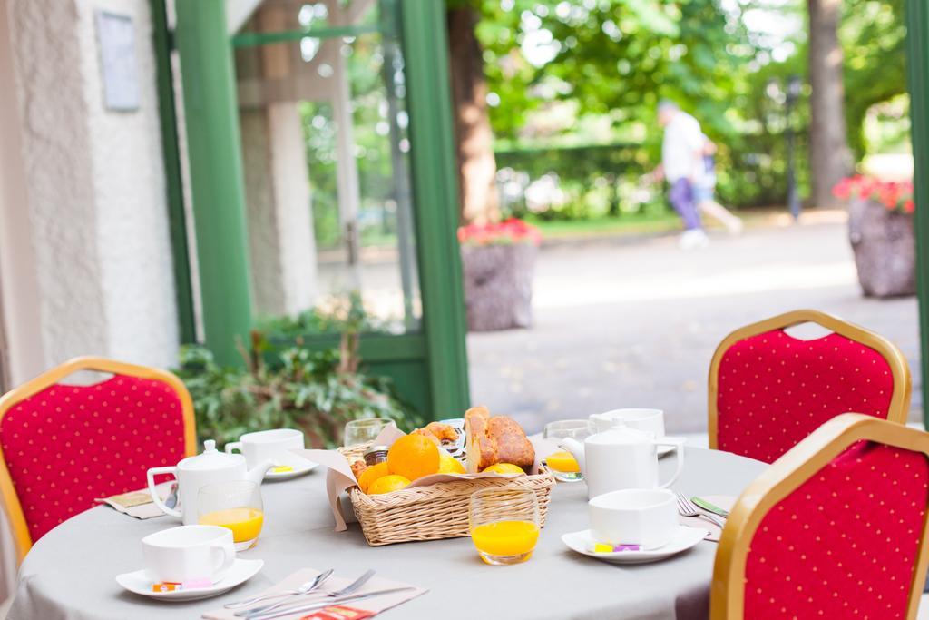 Готель Logis Le Relais Fleuri Sauvigny-le-Bois Екстер'єр фото